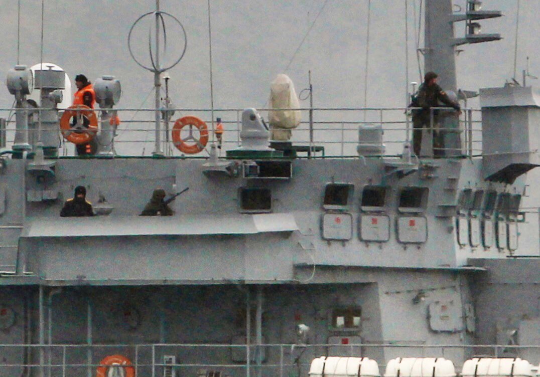 Lộ chuyến hàng nóng đầu tiên trong năm 2020 từ Nga tới Syria, lính bảo vệ dàn khắp - Ảnh 2.