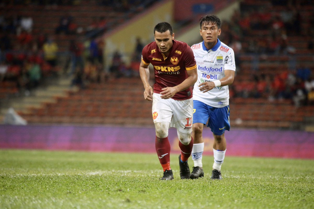 selangorfc's tweet photo. Bag a win in the first match with the new home kit? Checked โ
Selangor 3 - 0 Persib Bandung
๐ธ: @asianadotmy
#RedGiants
#ASEANEdition
#SAC2020 https://t.co/08ivcwAIO2