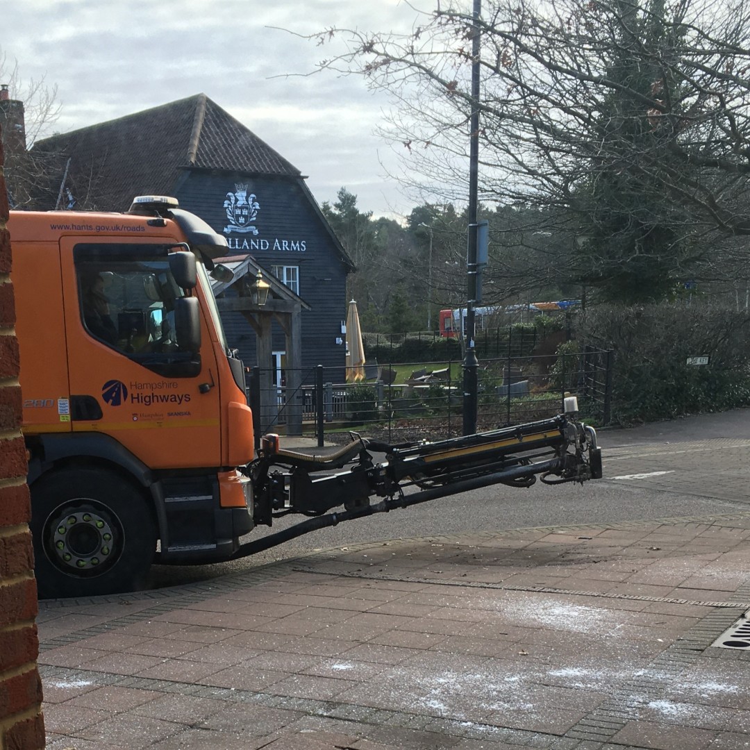 EHParishCouncil's tweet photo. Visitor to Elvetham Heath this morning - @hantshighways new dragon patcher #pothole repairer! Named the ‘dragon’ because it expels flames to de-ice and dry out the road surface, the machine has repaired 70sqm of road on Mounts Way this morning in just under 1.5 hours. https://t.co/dzRFaEb3hM