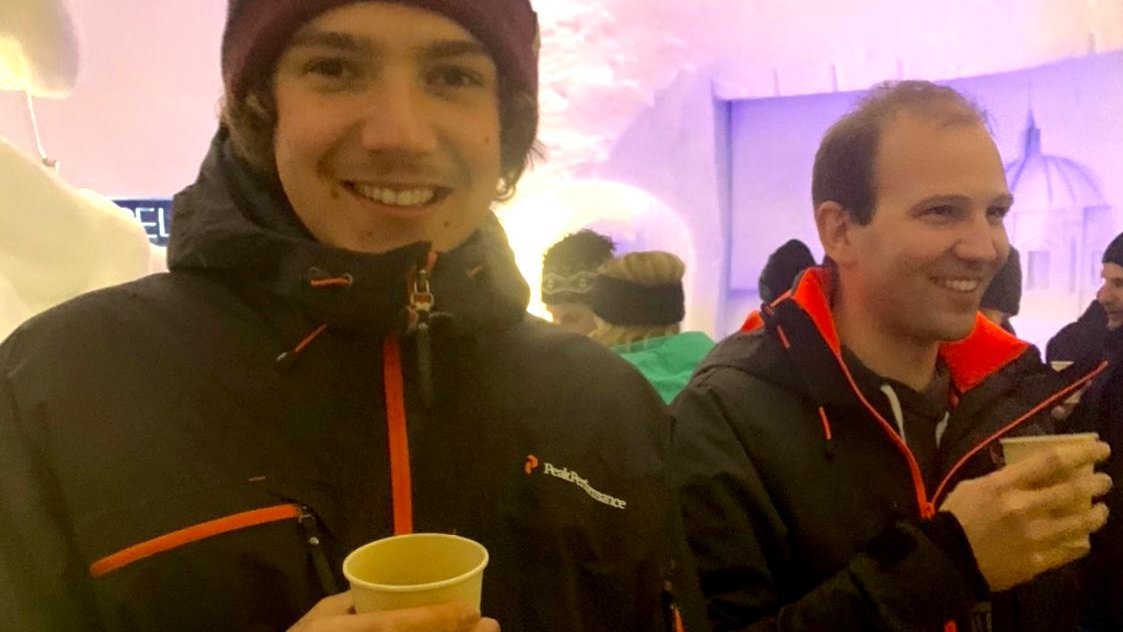 basevision's tweet photo. DA VOS schön war: wir haben unvergessliche Momente erlebt, Geschichte geschrieben und starten mit aufgetankter Energie in die neue Woche. #Teamausflug in #Davos
#HappyMonday #baseVISION #baseVISIONFamily #bestTeam #Skifahren #NoBlueMonday https://t.co/vISN9hle6Y