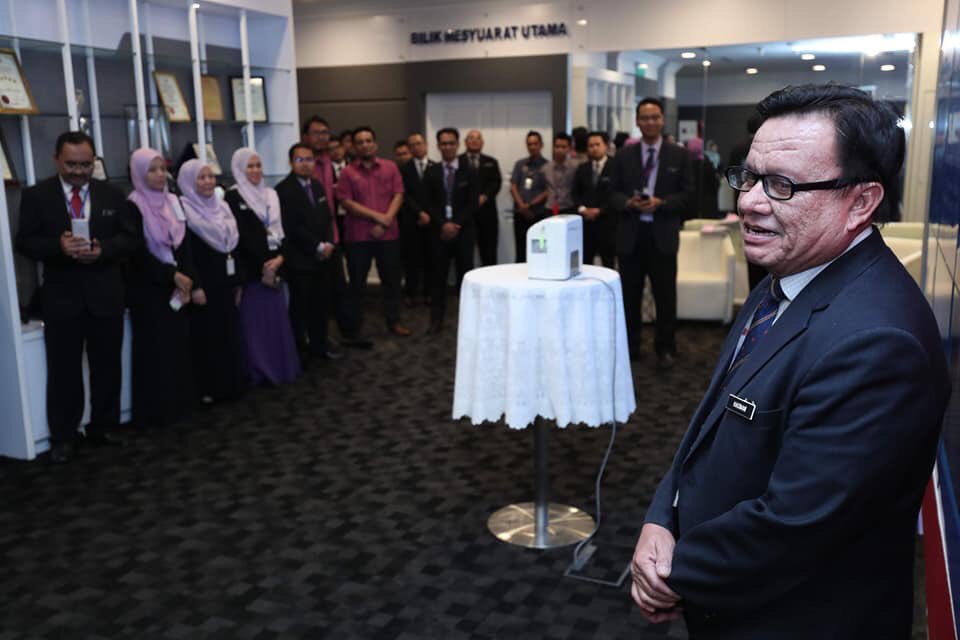 ICU_JPM's tweet photo. Ybrs. Ir. Hasnan Ab Hamid, Pengarah Bahagian Konsultatif dan Referal Teknikal, Unit Penyelarasan Pelaksanaan Jabatan Perdana Menteri (ICU JPM) menamatkan perkhidmatannya sebagai penjawat awam, hari ini. https://t.co/DulNctuhvh