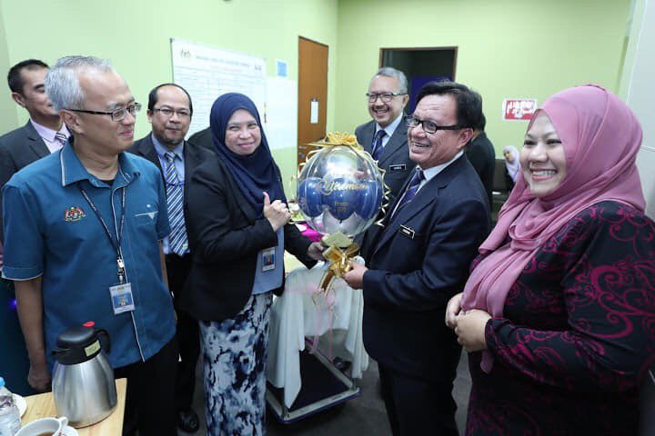 ICU_JPM's tweet photo. Ybrs. Ir. Hasnan Ab Hamid, Pengarah Bahagian Konsultatif dan Referal Teknikal, Unit Penyelarasan Pelaksanaan Jabatan Perdana Menteri (ICU JPM) menamatkan perkhidmatannya sebagai penjawat awam, hari ini. https://t.co/DulNctuhvh