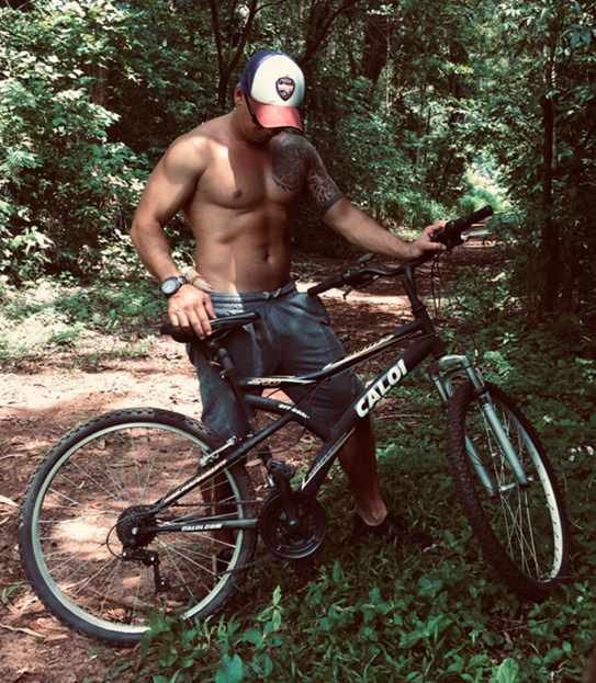 Rodrigofinoboy's tweet photo. Não existe limites, é vc contra vc 👊😎 #diadpedal #bike #saude #paz https://t.co/zCMuSdUqoG
