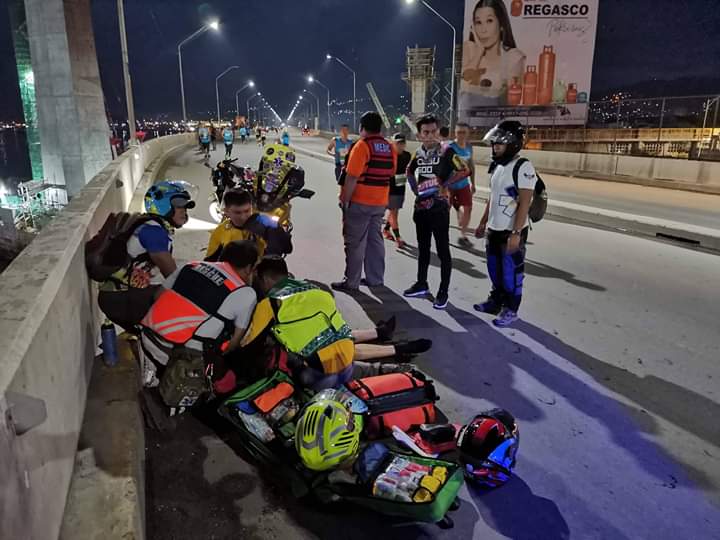 BCERTOfficial's tweet photo. CEBU MARATHON 2020 — January 12, 2020

BCERT at Cebu Marathon 2020 SRP area. 

Serving the runners so they can go home safe and sound to their families. 

Well done team! I can say our training paid off. 

#bcertWays
#mobileAED https://t.co/PiJd1fPQ2I