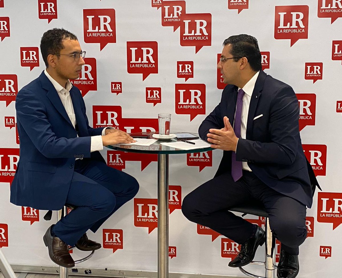 larepublica_co's tweet image. #InsideLR | "Estamos atravesando uno de los momentos más difíciles en la educación. En el último ciclo ha habido dos o tres caída de la demanda de Educación Superior en el país, y coinciden con la caída del producto", Víctor Malagón, presidente del Foro de Presidentes