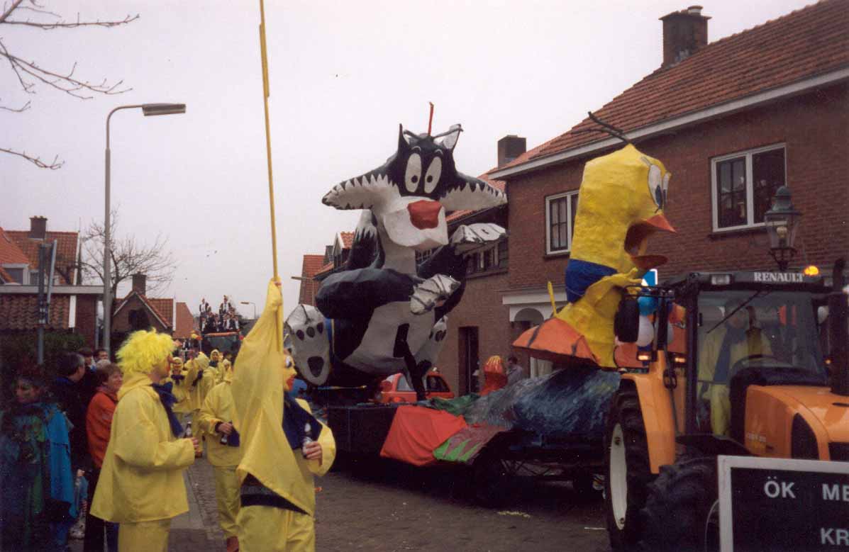 Optocht2020's tweet photo. Uit de oude doos, optocht 1998 😃🎉🎊 https://t.co/kqzEIDbSOs