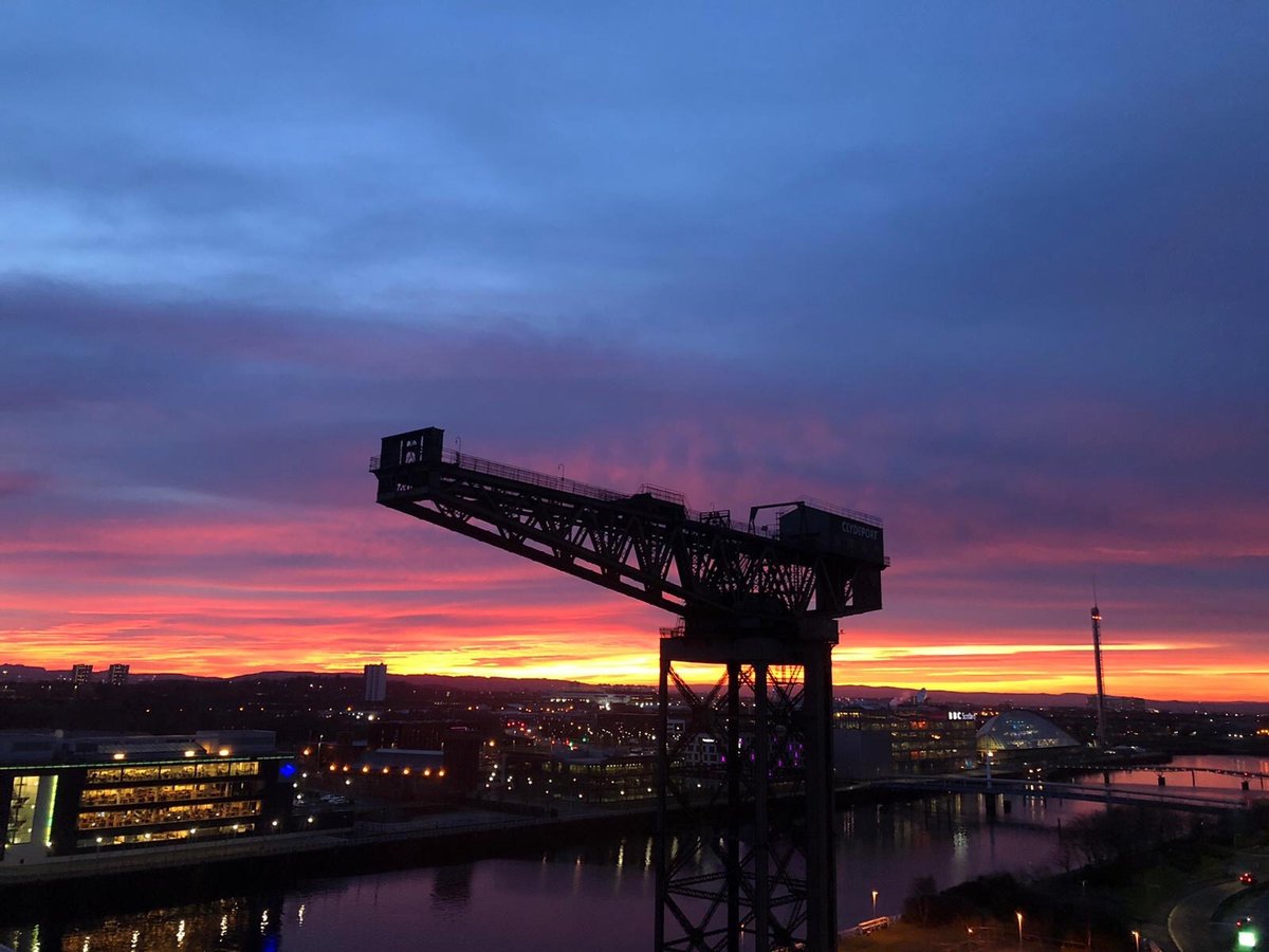 We're still thinking about that RED sky last night 😍