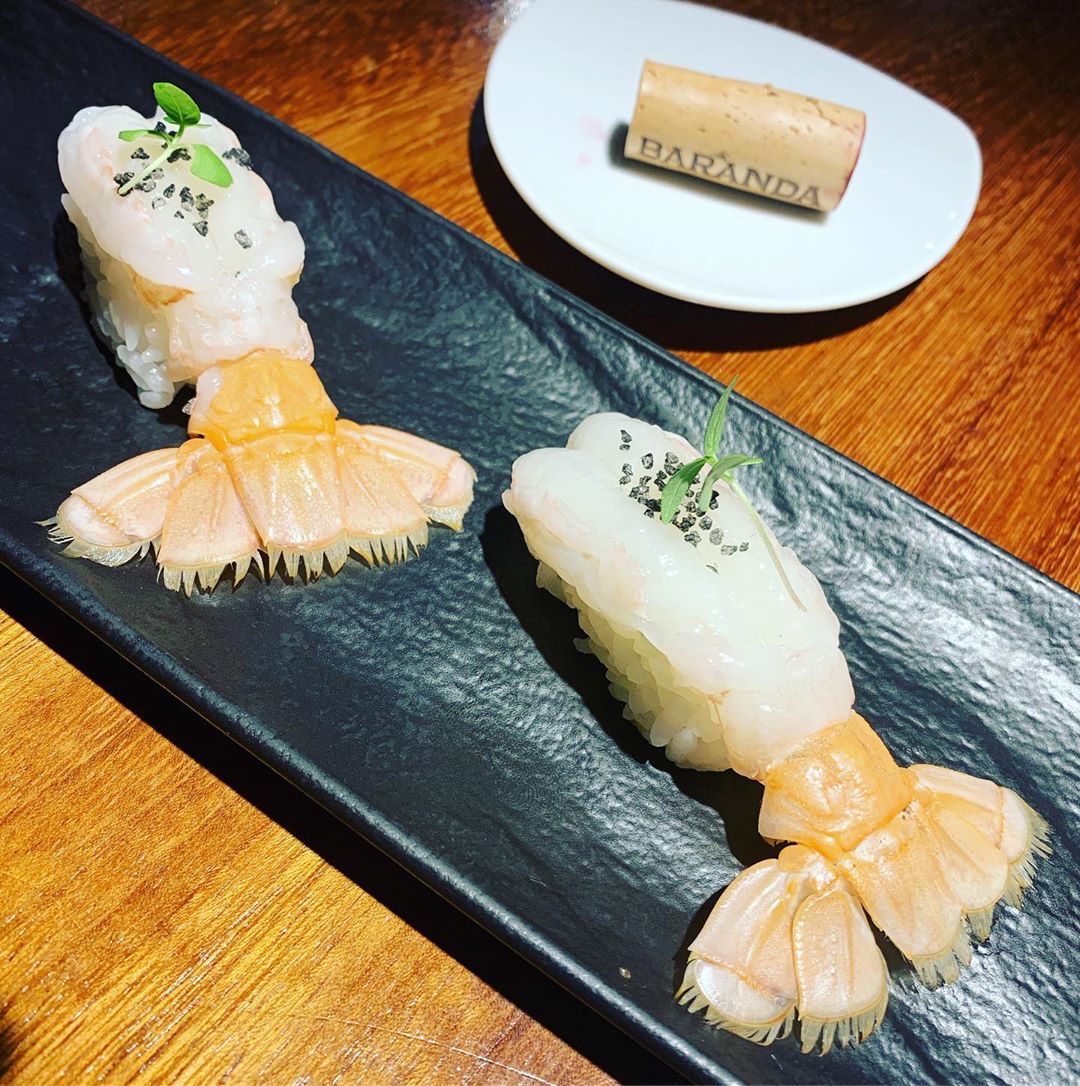 99SushiBar's tweet photo. Su suave textura se deshace en tu lengua y la explosión de sabor alcanza tu paladar. Durante un instante el nigiri de pez mantequilla te hace cambiar la conversación de la mesa.
FOTO: par_d_ratas
#99SushiBar #BeUnexpected #RestauranteJaponés https://t.co/Qr93efM4Ze