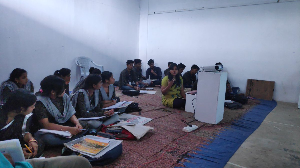 BAT_BBSR's tweet photo. Utsha Residency Program 2020
Student Interaction with Artist Muskaan Singh Photos are up!

Phase-2

Location: Dhauli College of Art &amp; Crafts

Time: 3.00 PM to 4.30 PM

#UtshaFoundation
#StudentInteraction https://t.co/SCI6cflEs3