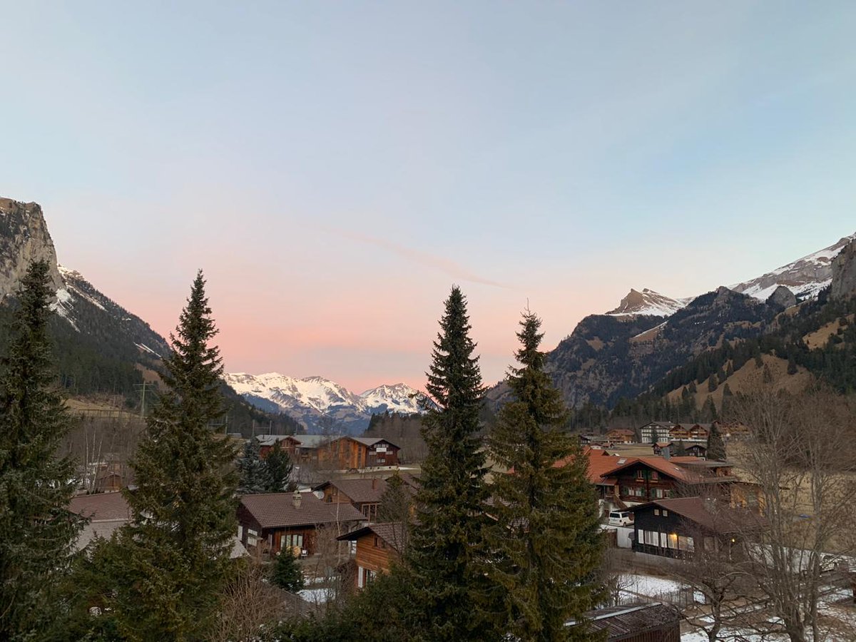 vyepezr's tweet photo. En el coloquio-escuela de invierno #Alpes3, organizado por las Univ. Zurich @UZH_ch y Univ. Laussane @unil, @MarleenHaboud investigadora de la #FCLL de la @PUCE_Ecuador presentó el contacto lingüístico con el español de múltiples lenguas del Ecuador. https://t.co/2gmPzbxGTo