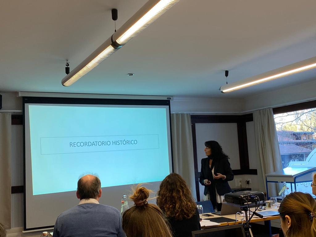 vyepezr's tweet photo. En el coloquio-escuela de invierno #Alpes3, organizado por las Univ. Zurich @UZH_ch y Univ. Laussane @unil, @MarleenHaboud investigadora de la #FCLL de la @PUCE_Ecuador presentó el contacto lingüístico con el español de múltiples lenguas del Ecuador. https://t.co/2gmPzbxGTo
