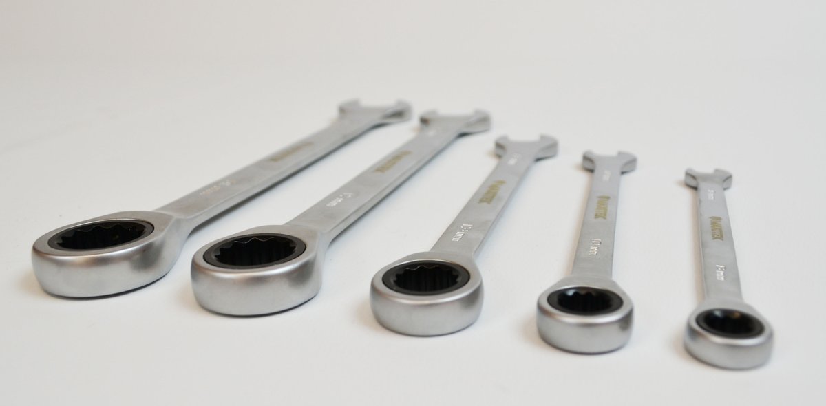 Maxitek 5pce Ratchet Combination Spanner Set 8 - 19mm: Professional quality spanners forged from chrome vanadium steel, hardened, tempered, chrome plated and fully polished throughout.

protrade.co.uk/product/maxite…