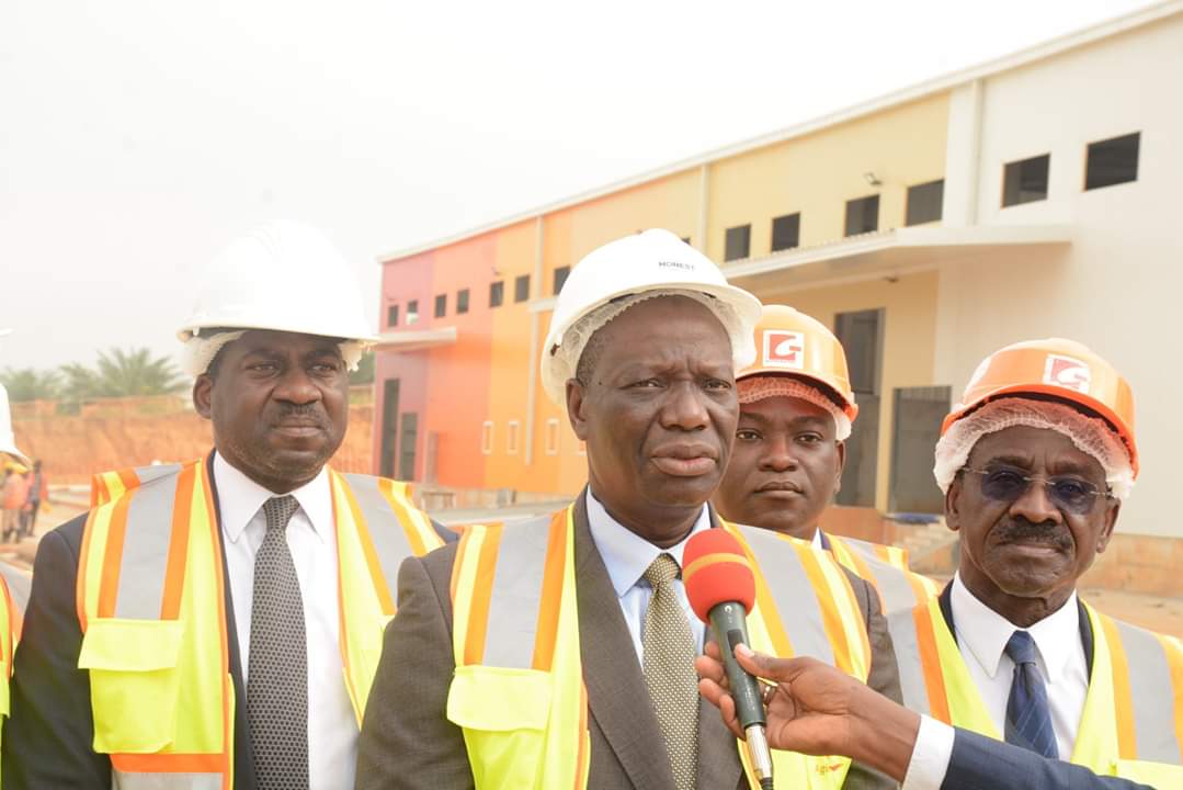 MTNIT_CI's tweet photo. Le @MenupCi Mamadou SANOGO était ce 17 janvier 2020 à Pk 26 sur l’autoroute du Nord pour s’enquérir de l’état d’avancement des travaux du projet E-com@africa, une initiative de l’Union Postale Universelle (UPU) #UPU
@UPU_UN @ClivazPascal @isaacgnamba @posteciv @mamasanog @Gouvci https://t.co/yfBFFm5hf6