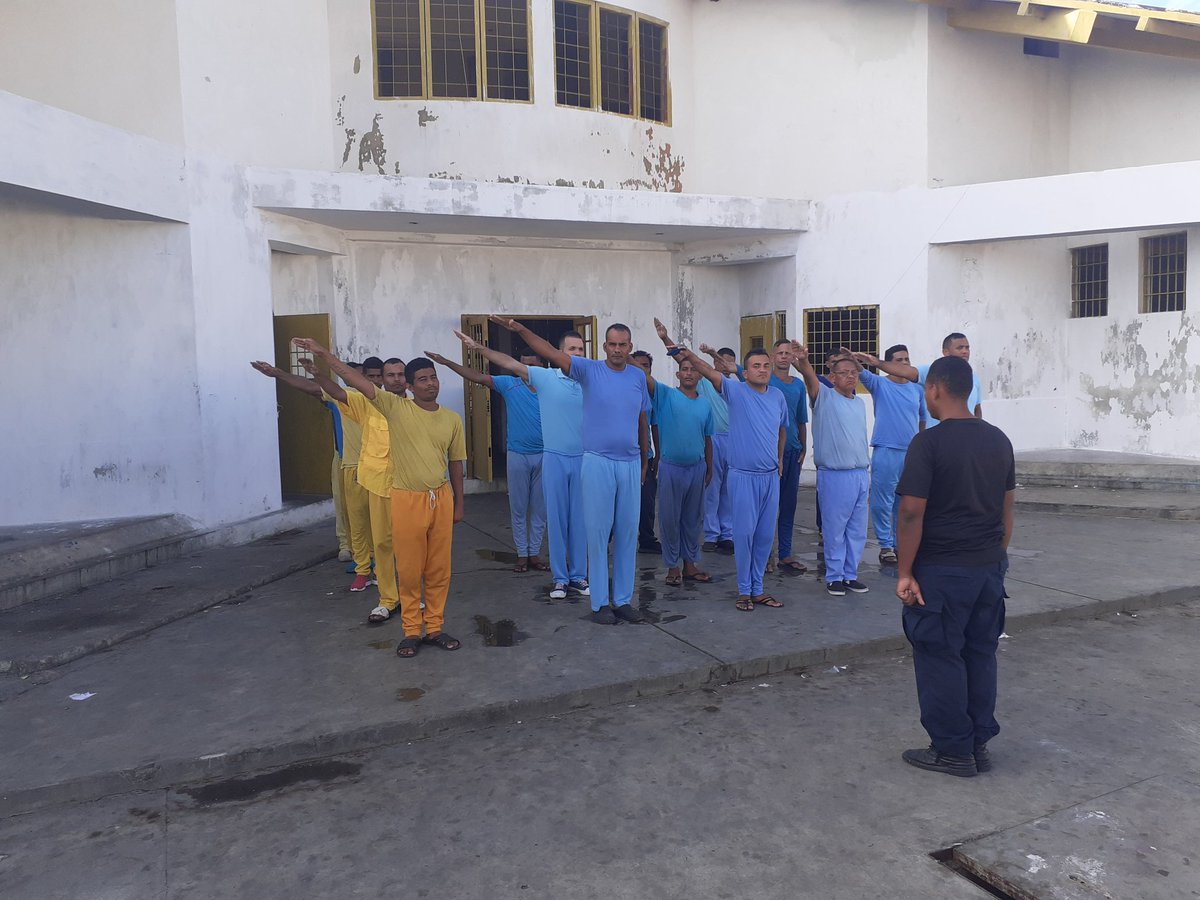 cpab11's tweet photo. Torre 1 haciendo orden cerrado para iniciar las actividades diarias de este centro penitenciario agroproductivo de barcelona (cpab) https://t.co/CAZP5ltOTZ