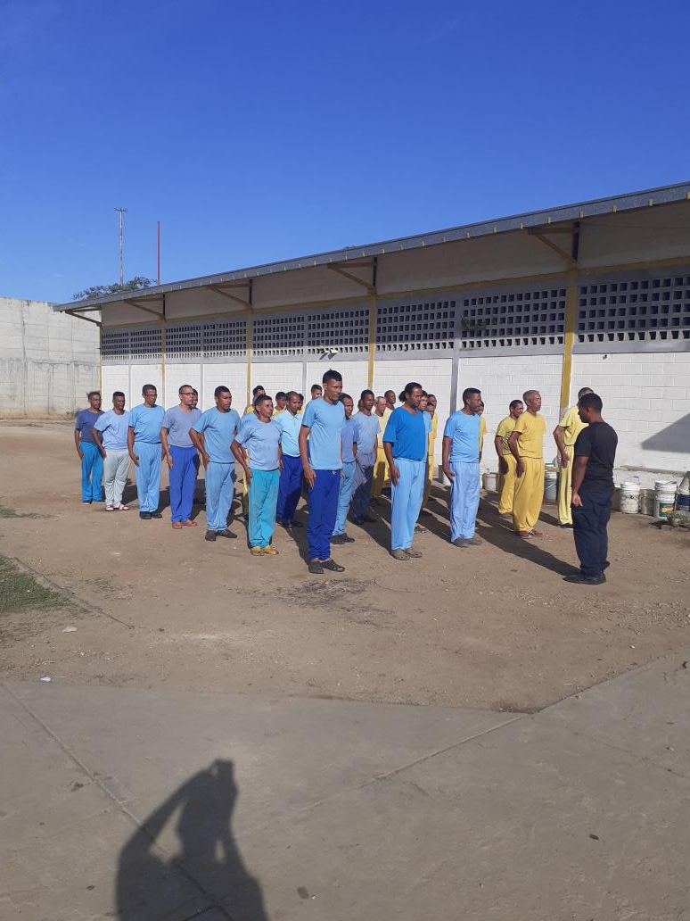 cpab11's tweet photo. Dirigiendo el orden cerrado en la torre 4 del CPAB https://t.co/5KeVASDhI4