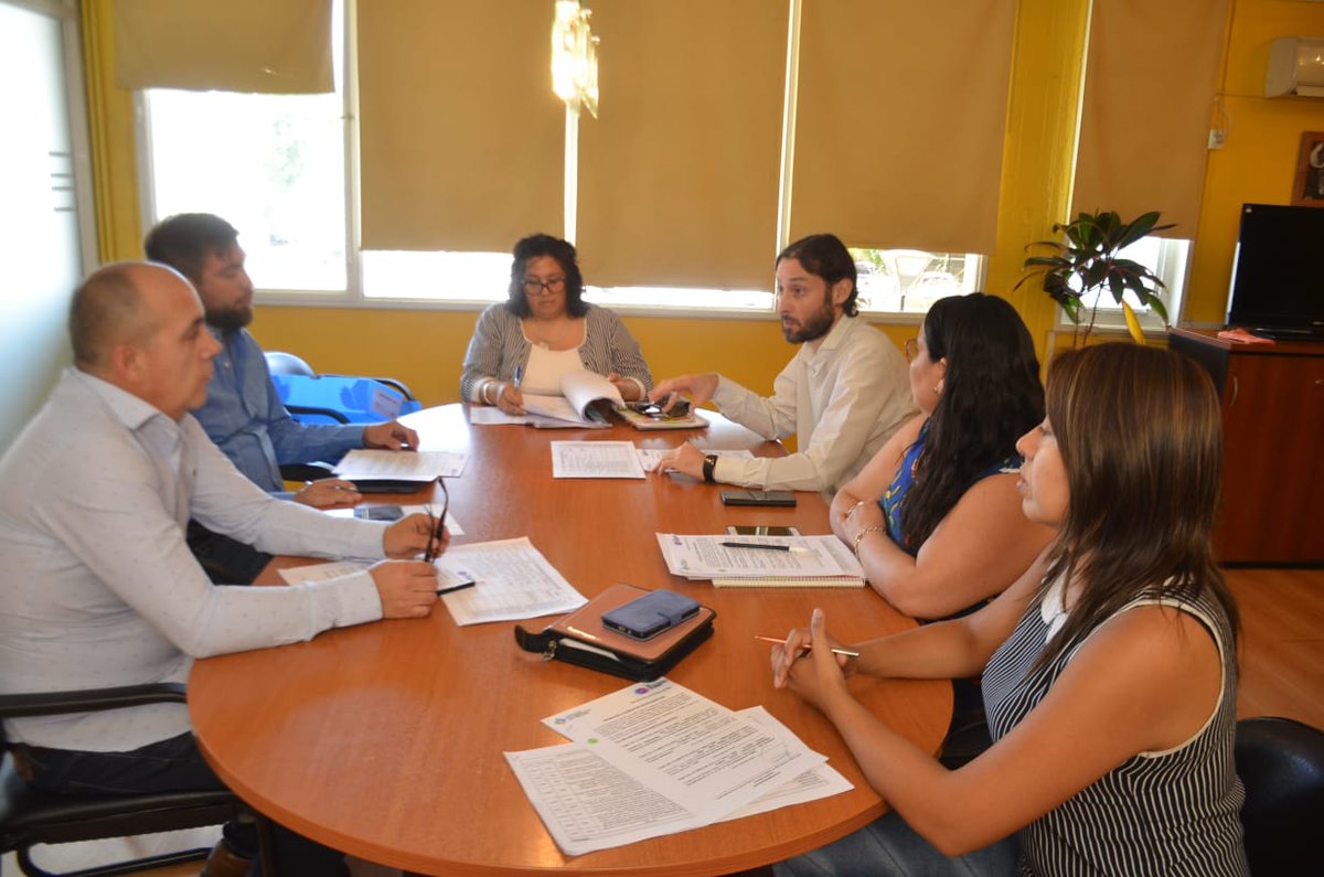 Este lunes se llevó adelante la reunión de la comisión de receso del Concejo Deliberante de Trelew. Participaron los concejales Juan Aguilar, Olga Godoy, Virginia Correa, Leandro Espinosa y Rubén Cáceres