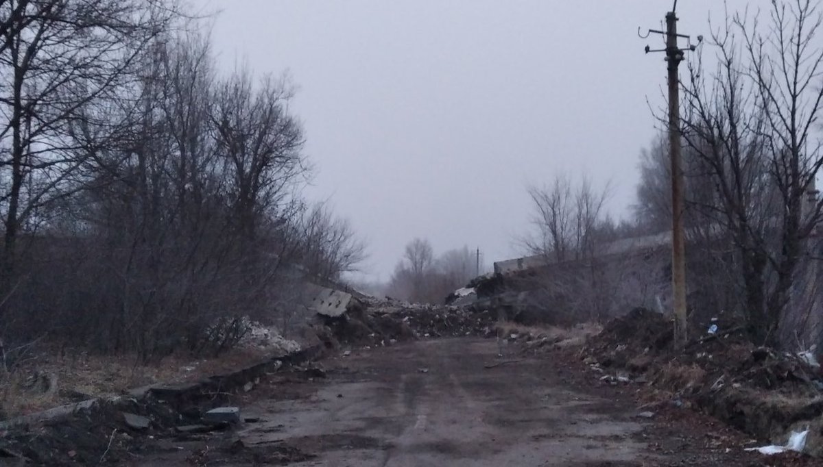 Сводка от падаляки. Путиловский мост Донецк. ДНР взорвали Путиловский мост. Путиловский лес Донецк. Донецк разбитые мосты.