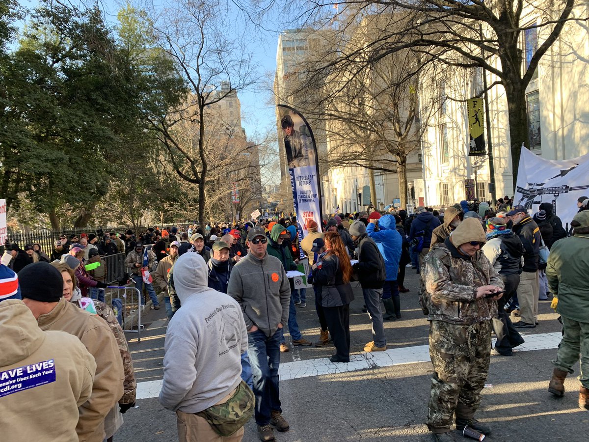 OliviaUgino's tweet image. This is the massive crowd just outside the gates. Many of them are openly carrying here, many have their guns in holsters. @NBC12
