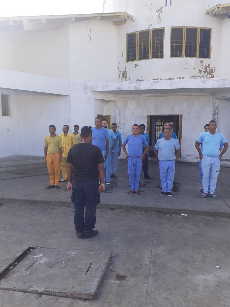 cpab11's tweet photo. Torre 1 haciendo orden cerrado para iniciar las actividades diarias de este centro penitenciario agroproductivo de barcelona (cpab) https://t.co/CAZP5ltOTZ