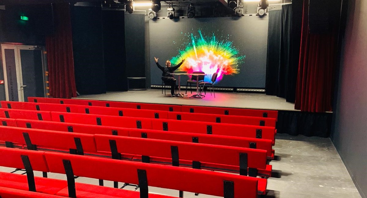 WorldCastSys's tweet photo. News !  Notre société inaugure un théâtre...dans notre usine à Mérignac ! La journée, ce lieu de création est un outil de travail pour les salariés, clients, fournisseurs et partenaires. Le soir c'est l'AfterWork Théâtre. 
Lire le communiqué :  https://t.co/iNKHeRYbeW https://t.co/6AwCO8a2Sa