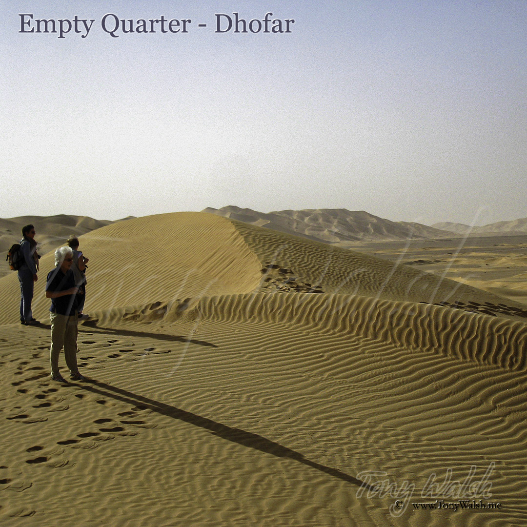 realTonyWalsh's tweet photo. @BradtGuides You certainly can find great #desert experiences in #Oman in fact you can pick different coloured deserts for the your experience. Find out more and use 
@BradtGuides #OmanGuideBook to learn what to do there 👉🏻👇🏻 https://t.co/22Rh0oGfR3 https://t.co/3n08fOhjmq
