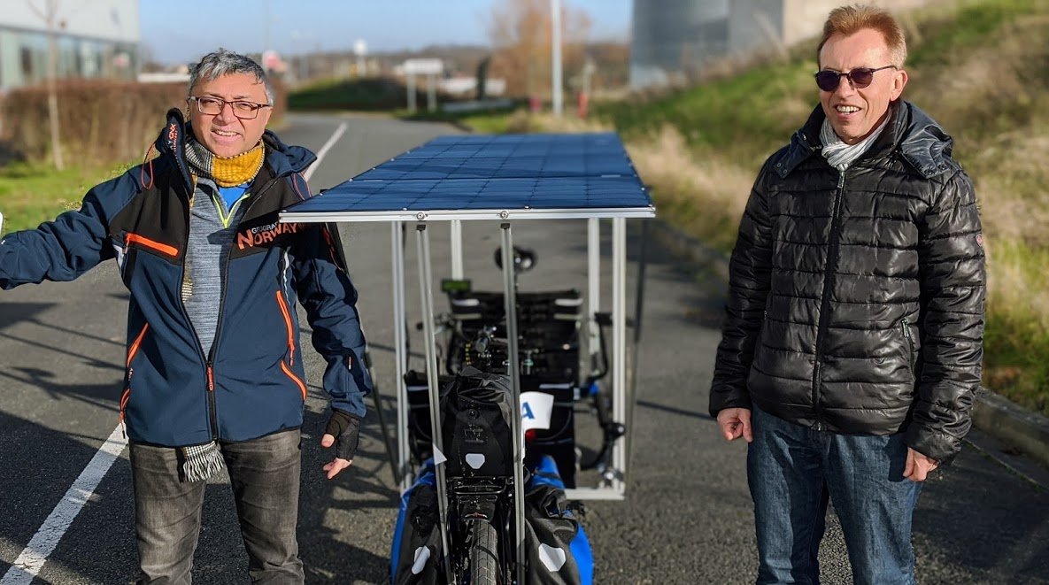 Along with determination and humility, all they need is the sun☀️➡️ <a href="/TheSunTrip/">The Sun Trip</a> training with <a href="/NoelPatCoach/">NOEL patrick</a> @FakrouCoach  #mobility #innovation #ecology