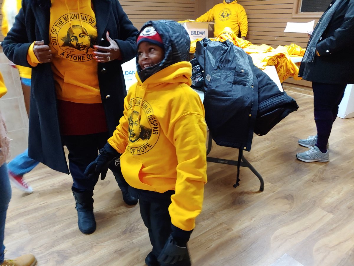 SuiteMagazine's tweet photo. Riley's ready: At 4, he has new gloves, a big scarf and his Mickey Mouse hat all set to brave the 23 degree weather with a smile for #MLKDay #MLKDay2020 @Hawkins4PGC @PGCCouncilMedia @PGCCommunity https://t.co/EOiB5wDbLM