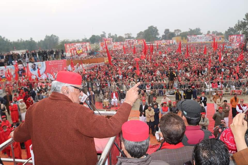 TalhaMomand's tweet photo. باچاخان اور عبدالولی خان برسی تقریبات۔نوشہرہ امان گڑھ میں اے این پی کا جلسہ اسفندیارولی خان خطاب کررہے ہیں
@a_siab @BushraGohar @s_jafarshah @Khadimhussain4 @AyubKAsharay @AsgharAchakzaii @Palwasha_Abbas @MianIftikharHus @SPOX_ANP @ShaziaMPA @AimalWali @azizbilour @SamarHBilour https://t.co/l9yOVAN0dO