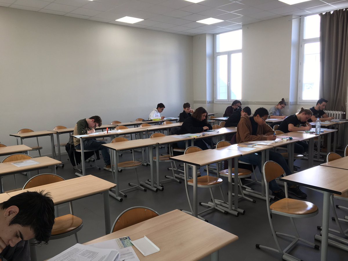 Eiffel_lycee's tweet photo. Les E3C ont débuté ce matin à 8h30 au @Eiffel_lycee #bacsti2d #bacstmg @acbordeaux https://t.co/LLu5DDWMIU