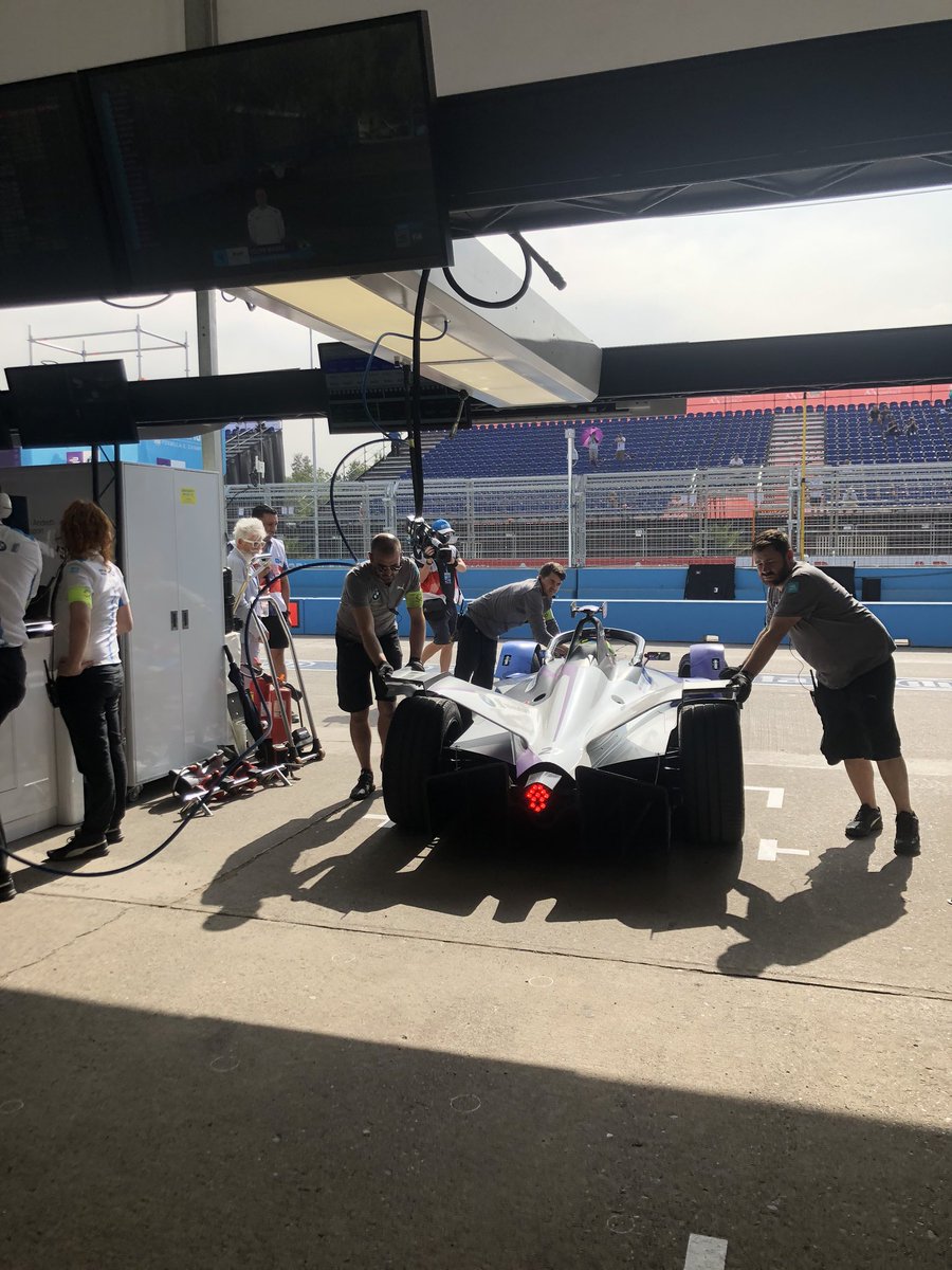 TimeLeif's tweet photo. Santiago E-Prix: Qualifying kick off🏎🔋🏁🏆@FIAFormulaE #SantiagoEPrix https://t.co/d8pWZsr0IJ