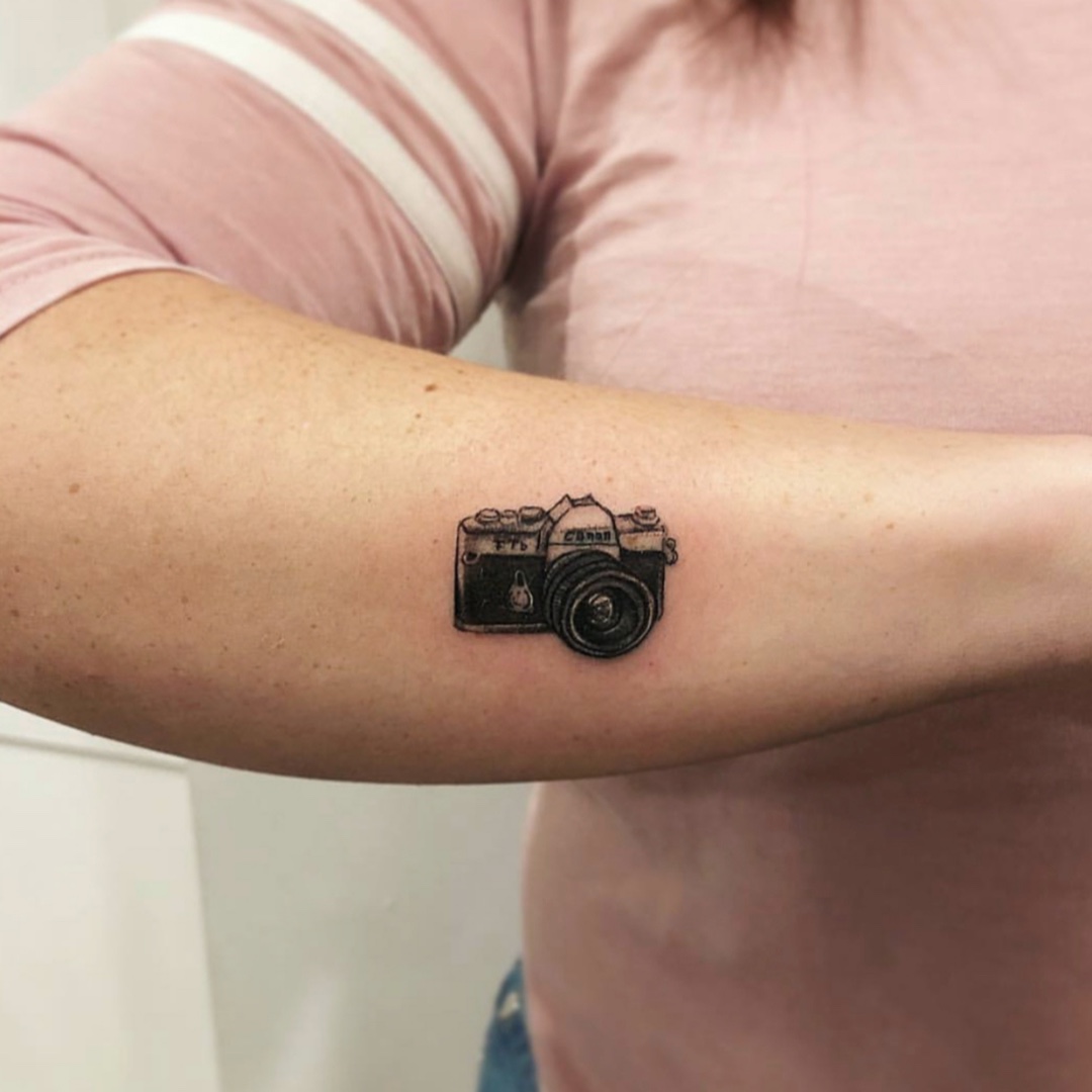 87 Camera Tattoo Ideas for Minimalist Photographers  Tattoo Glee