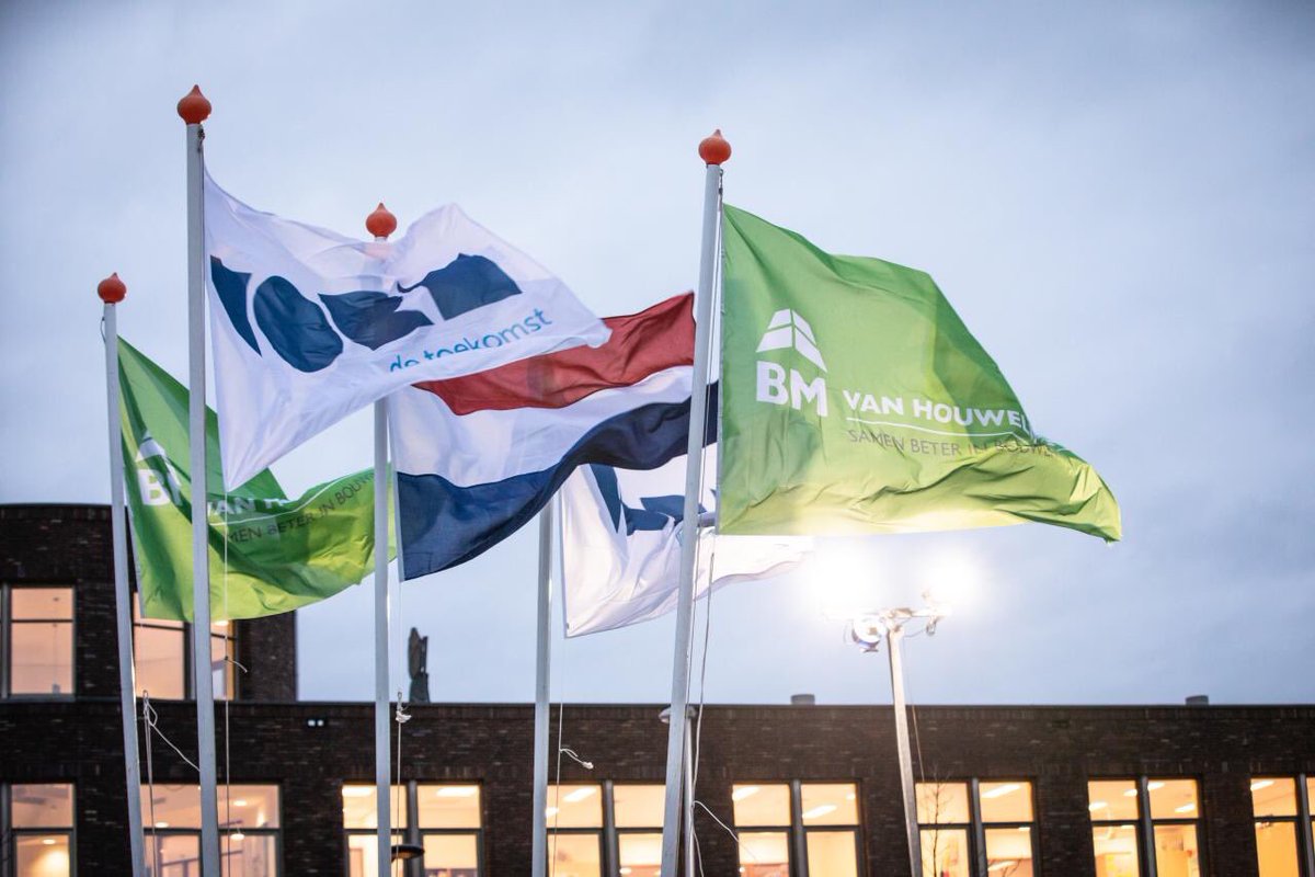raadendaadevent's tweet photo. Vorige week hebben wij alweer een feestelijke start bouw gevierd! De Parkwachter in Utrecht is officieel van start. Wethouder Klaas Verschuure, BM van Houwelingen B.V., de toekomstige bewoners en VORM gaven het feestelijke startsein! #celebrateyourcompany #bouwevents https://t.co/XhQec7Nsmi