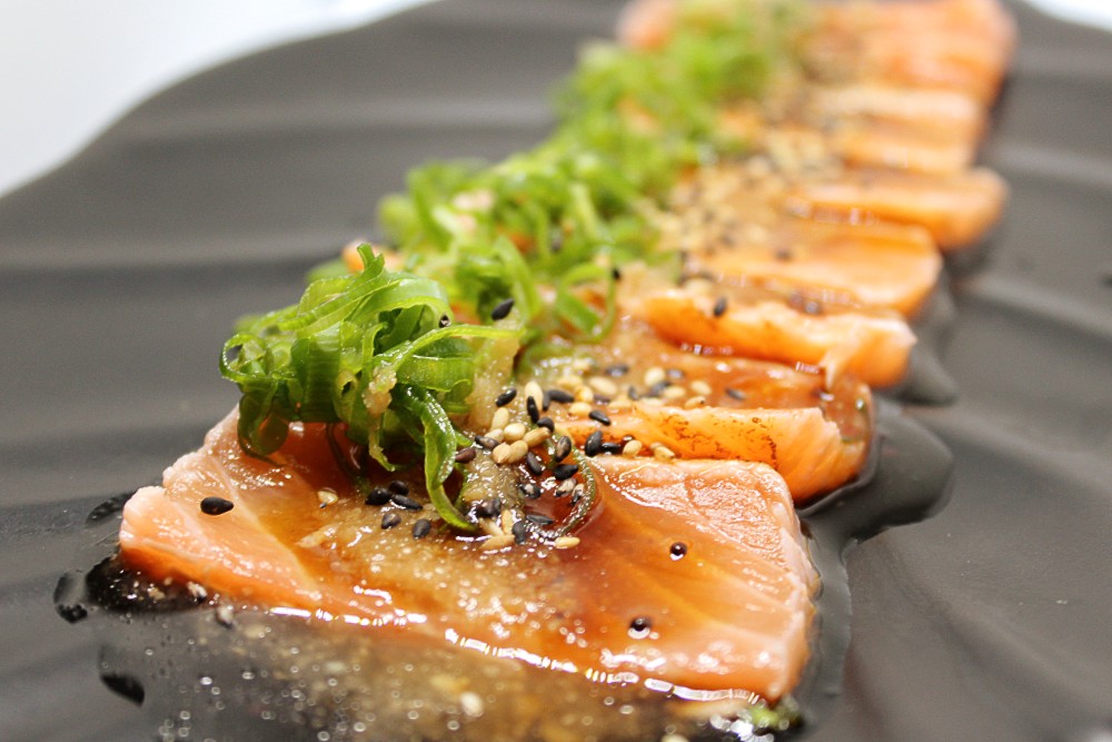 Yuhoki's tweet photo. Salmon Tataki is torched salmon sashimi with wasabi &amp; sesame sauce, you won't forget it once you've tried it! It's so delicate and refreshing! #SalmonLover #londonfood #foodies #munchies #mondaythoughts #mondaymotivationo #delicious #tasteoflondon https://t.co/zIRpUvYI7l