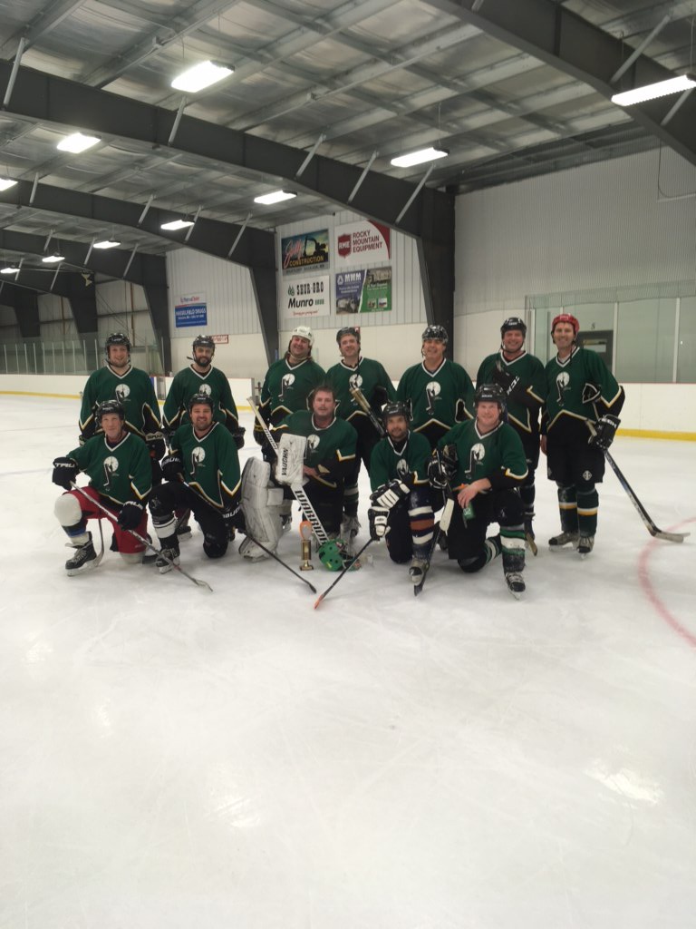 Big W for the Old Fellas from Killarney at the Waskada Tourney. <a href="/fin_yaps/">Jimmy James</a> steals the glory from his crew from Ninga in the final. Now onto a stiff and tired Monday back at work!
#thankstowaskadaorganizers
#goodfun