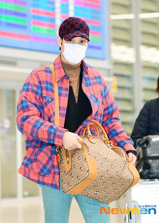 KSunshinenini's tweet photo. Disney x Gucci collection looks so good on him. Fashion Icon Indeed! ❤ #KAI #카이 #Jongin https://t.co/5ASg1lnNA2
