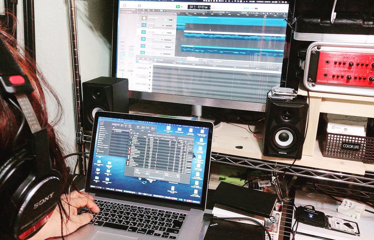 mocca_tmp's tweet photo. RoyalLine 新アルバムレコーディング🎶
ただ今、キーボードの宅録中🎹
ヨッシー長期出張までに出来るだけ録りたいところです!!
さて、もうひと頑張り(๑و•̀Δ•́)و🔥
#recording
#Roland
#Jupiter50 https://t.co/t2BcEck2kh