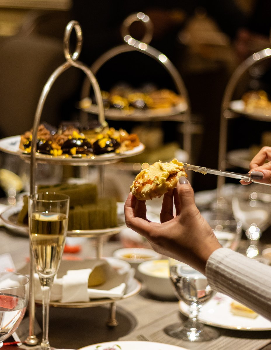 WalkerBooksYA's tweet image. We had a fantastic afternoon with the one and only @cassieclare, talking about and celebrating all things #ChainofGold 💫 It's available to pre-order now, and you can also claim a limited edition wooden bookmark, details here! walkerya.com/chain-gold-pre…