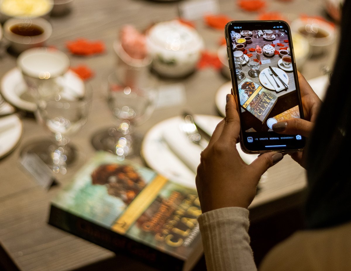 WalkerBooksYA's tweet image. We had a fantastic afternoon with the one and only @cassieclare, talking about and celebrating all things #ChainofGold 💫 It's available to pre-order now, and you can also claim a limited edition wooden bookmark, details here! walkerya.com/chain-gold-pre…