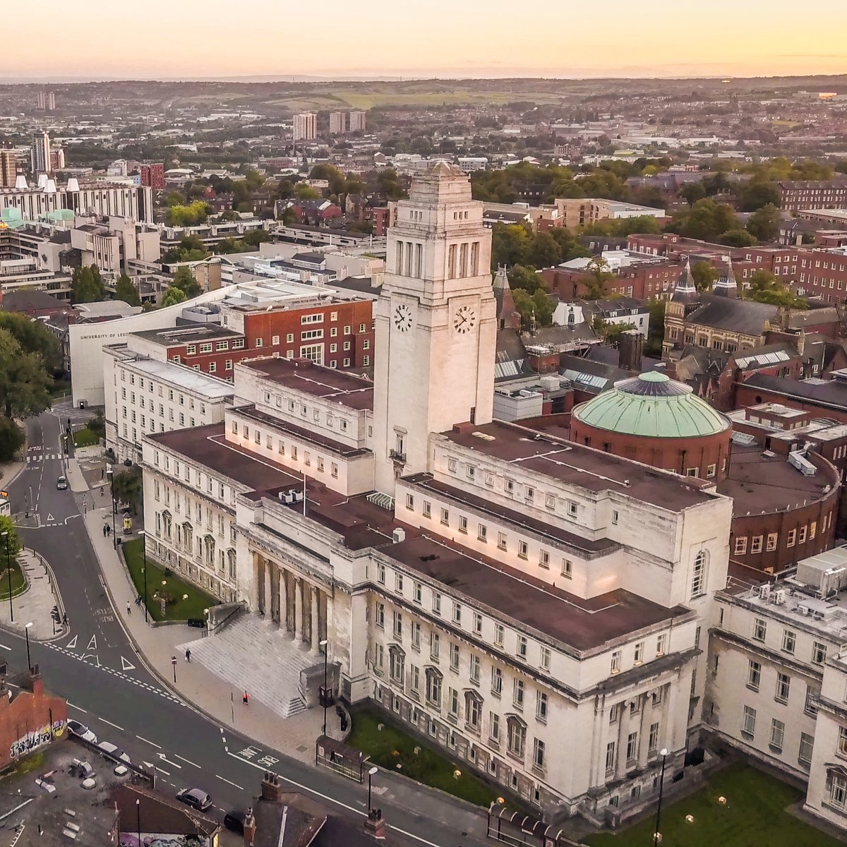We’re flying high: leading employers are keen to recruit Leeds graduates, according to a recent survey, which places the University in the top ten most targeted by employers⬇️
leeds.ac.uk/news/article/4…