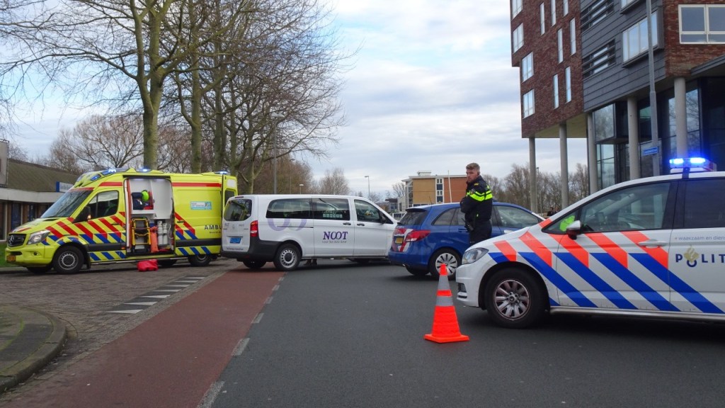 Gewonde bij aanrijding tussen booster en taxi #denhelder #julianadorp..