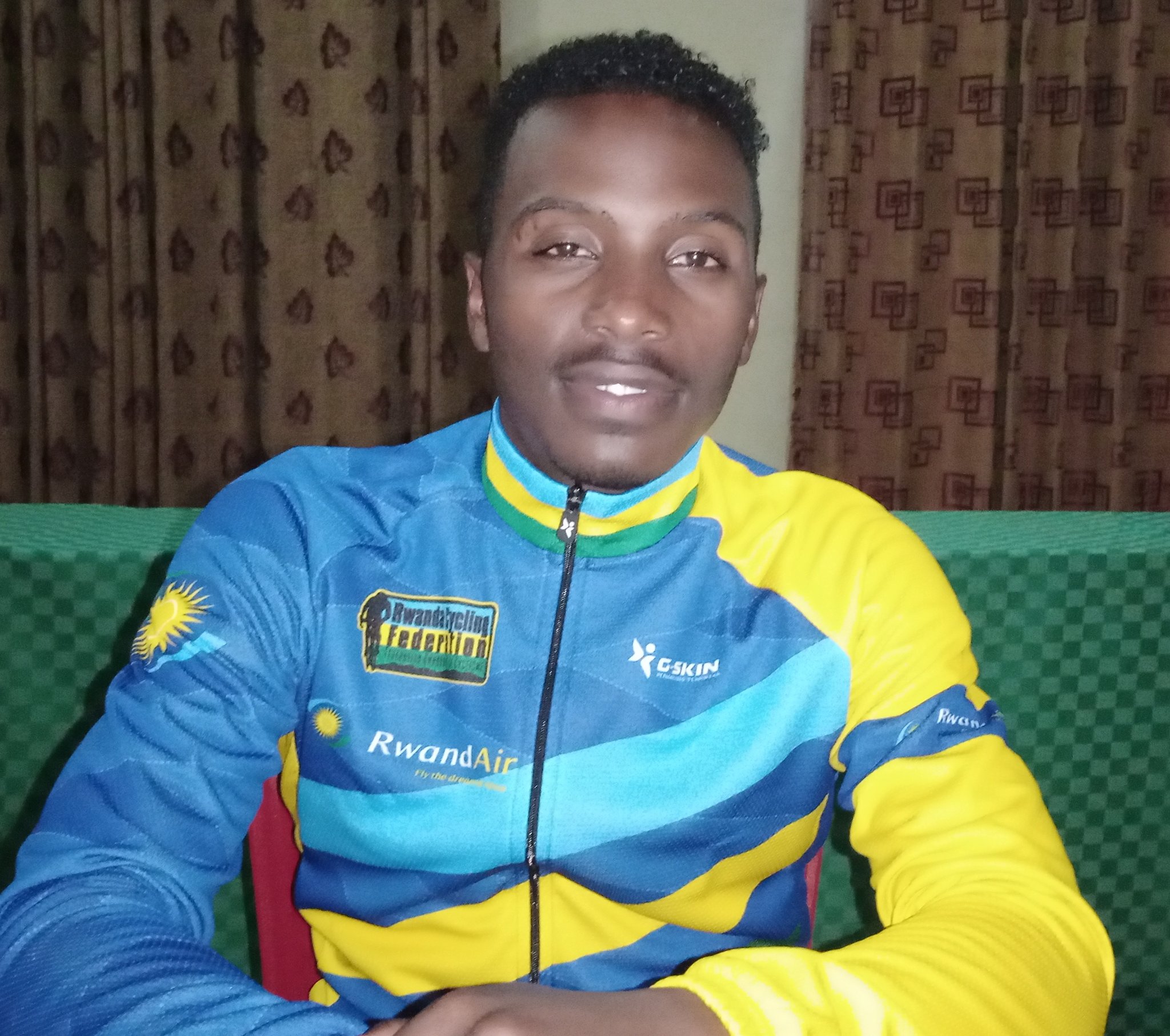 EOuy1TJWoAEIddq?format=jpg&name=4096x4096