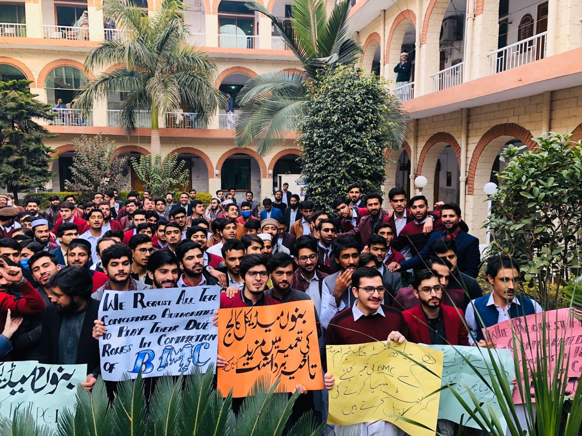 ProgStudentsFed's tweet photo. Adequate campus facility is a basic student right. Students of BMC have been studying in an under-construction building for past 14 years. Female students are exposed to dangers due to the location of campus. @Shafqat_Mahmood
#StudentRightsNOW
#StudentsNotSlaves https://t.co/6tjrXhEx9y