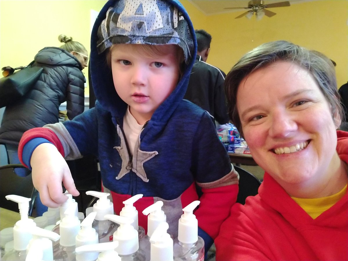 LynetteBrander's tweet photo. Smile! "I'm still working," he says. MLK service day at Maple Ave. Ministries putting together hygiene kits for the houseless. #hpsequity and #hpsproud and #alwaystogether https://t.co/igOqM2UMg8