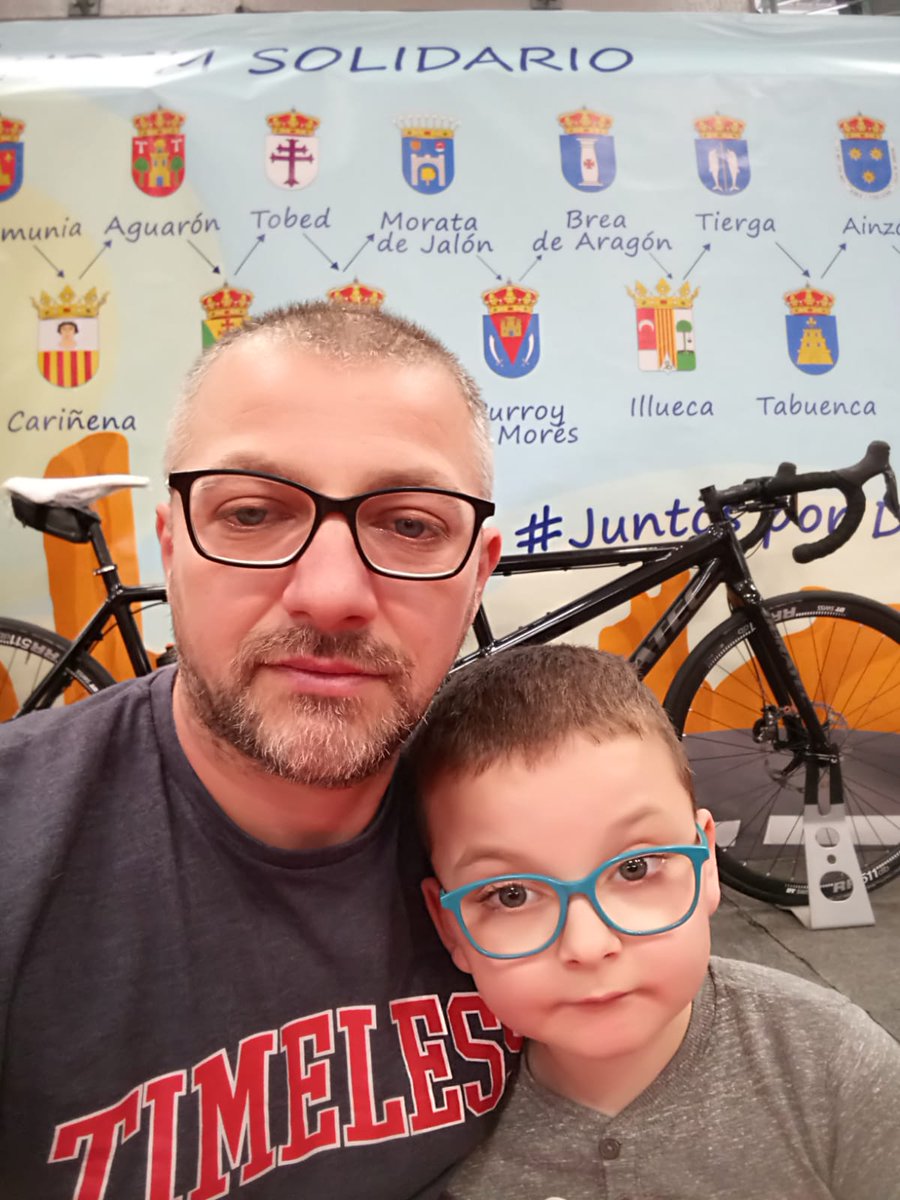 SolidarioTandem's tweet photo. Feliz cumple David! Feliz cumple Miguel! 
Hoy nuestro pequeño espartano cumple años! Al igual que su papi Miguel! Un gran abrazo para los dos!! Nunca dejéis de soñar amigos! Estaremos con vosotros para perseguir todo lo que soñeis! Que paséis un día especial y un tirón de orejas! https://t.co/OqxClkR2wv
