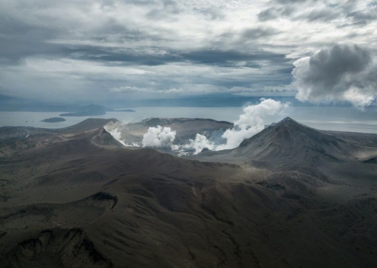 GBNworld's tweet photo. Taal eruption causes nearly $60 million of agricultural damage 😐 

https://t.co/i5TDeOS7K5 https://t.co/Rjmnff3Seg