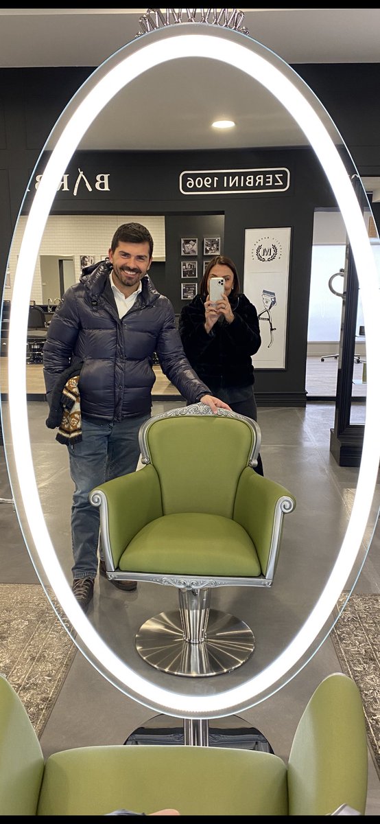 AlessiaMorani's tweet photo. Con Alessio #Mammi siamo stati nel reggiano in visita anche alla #Maletti spa che progetta e produce arredamenti per saloni parrucchieri e saloni di bellezza.
Abbiamo fatto una bella chiacchierata con il titolare su un progetto per la sicurezza sul lavoro. P.s forza #Bonaccini 💪 https://t.co/UTqVQHganO