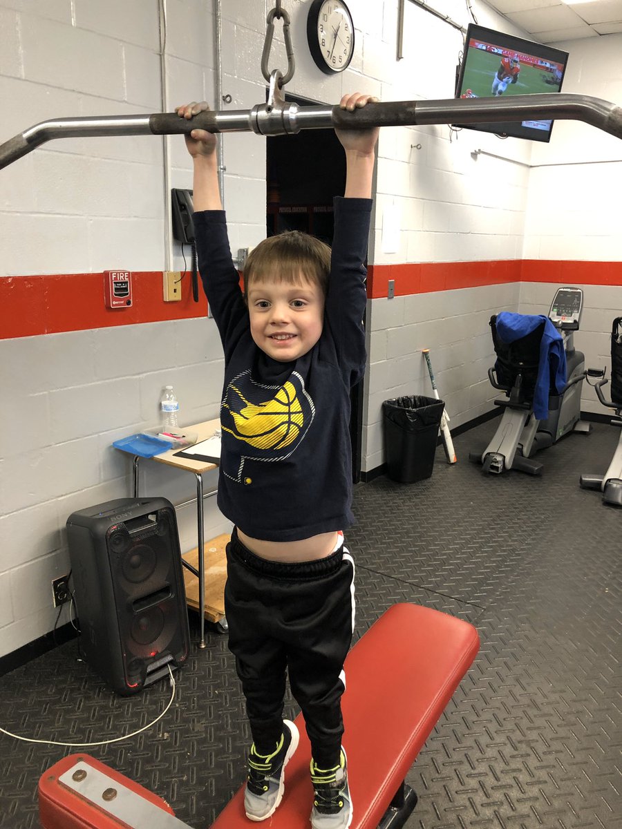 bo_stevenson's tweet photo. Got a little extra help with #WapTrack conditioning in the weight room today๐ช๐ช๐ช๐ช https://t.co/zdBtWiWWhs