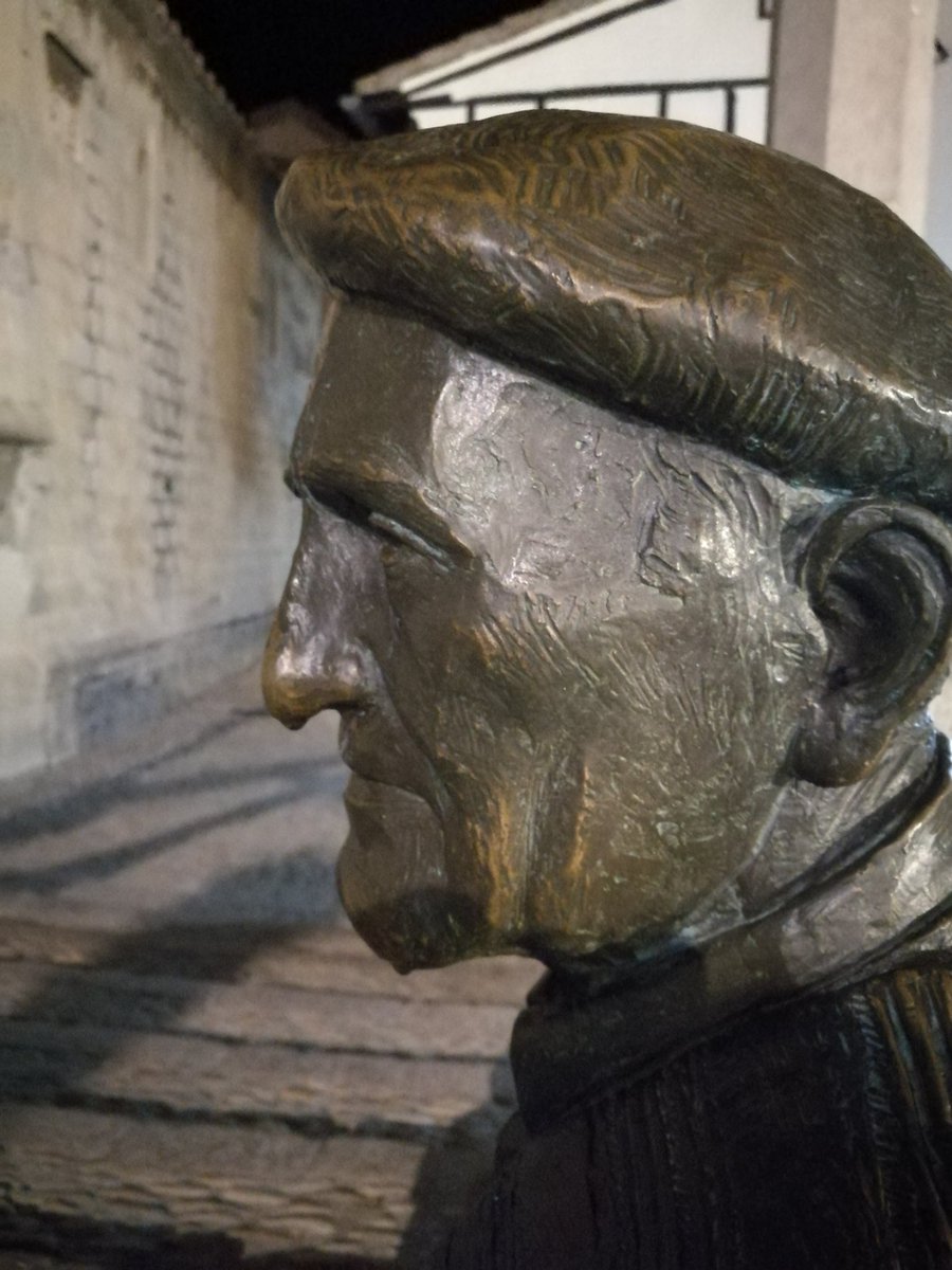 mjpous's tweet photo. Evocació de la sabiesa del poble, del deixar passar el temps lentament, de l'observació acurada de la vida, de la tranquil·litat de tenir-ho ja quasi tot fet. L'avi de Morella #Morella #lasevagent #culturaitradicio #historiasuantperlesparets https://t.co/csgbmYDvvN