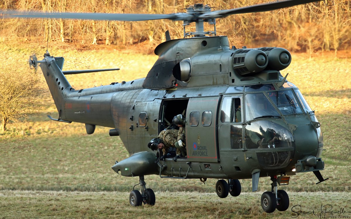 SeanMcRandle's tweet photo. A Puma HC.2 of @33SqnRAF/@230SqnRAF @RAFBenson  conducting some CAL work this afternoon as part of a training sortie.

@RoyalAirForce @AlGillespieRAF https://t.co/Y9tY0pTPd4