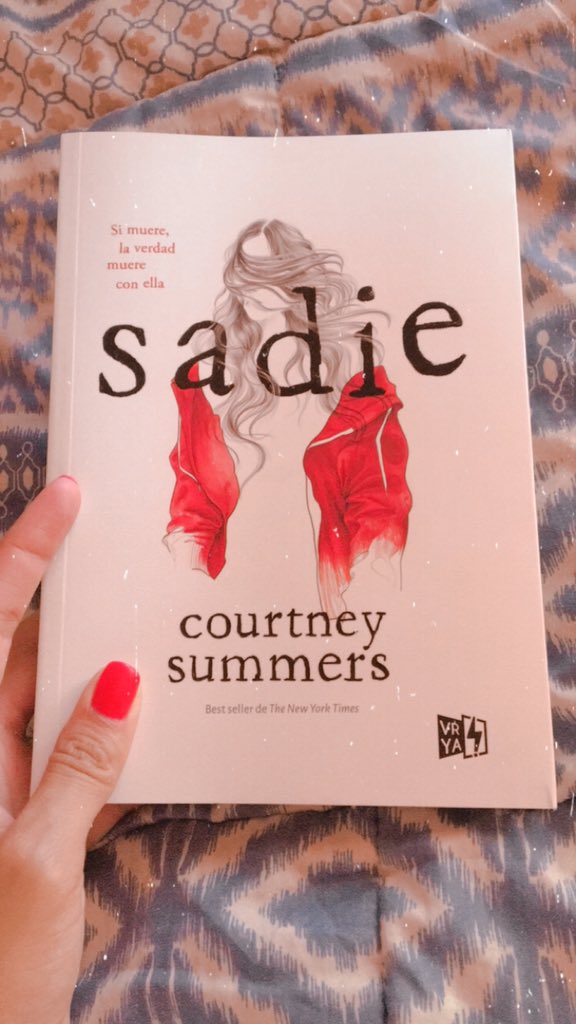 ¿Recomendación para leer? Aquí tienen, #Sadie de #CourtneySummers 
Un libro escrito en dos puntos de vista Sadie y el narrador. Y en serio debo decirles, te atrapa desde que empiezas a leerlo, lo empece ayer a las 9am y lo termine hoy 4:15pm
